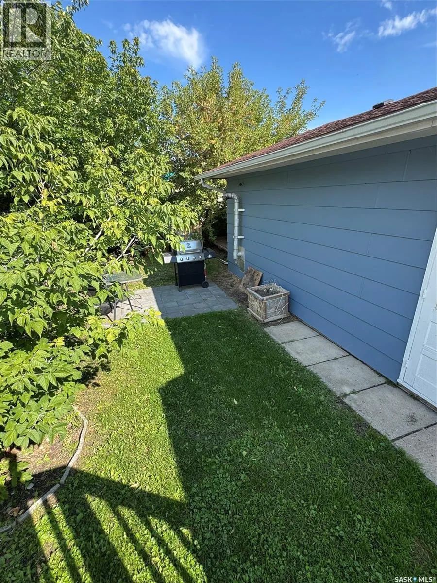 708 Birch CRESCENT