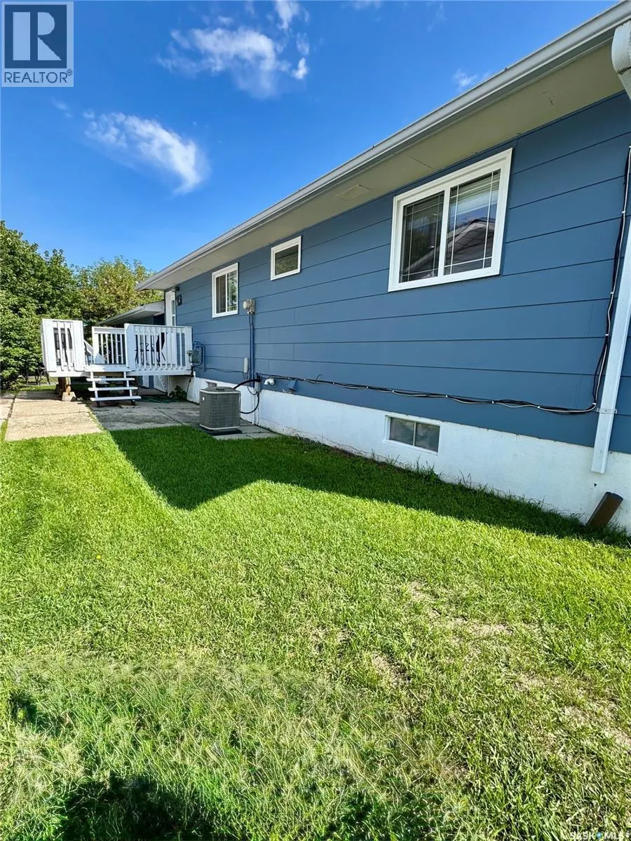 708 Birch CRESCENT