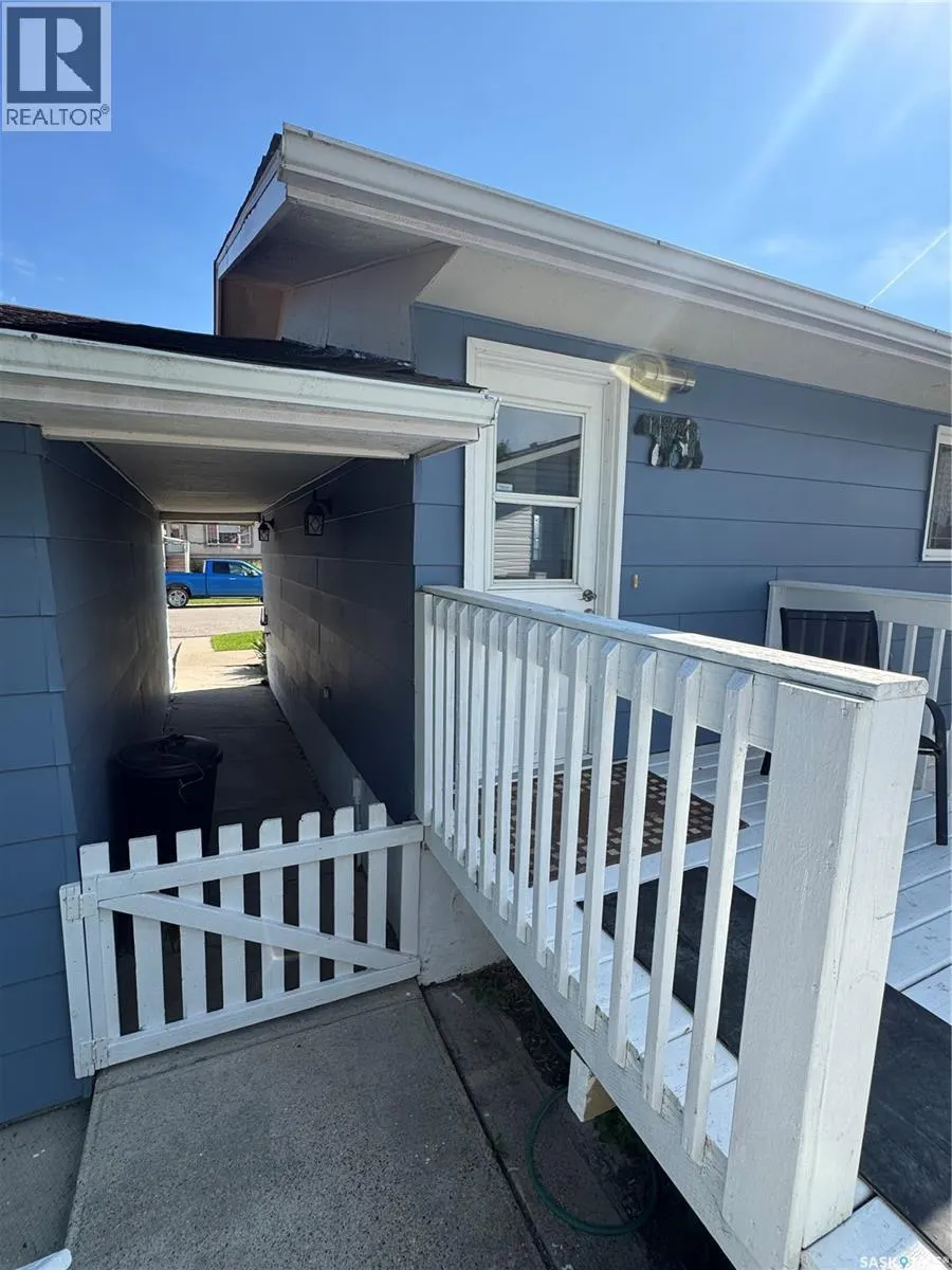 708 Birch CRESCENT