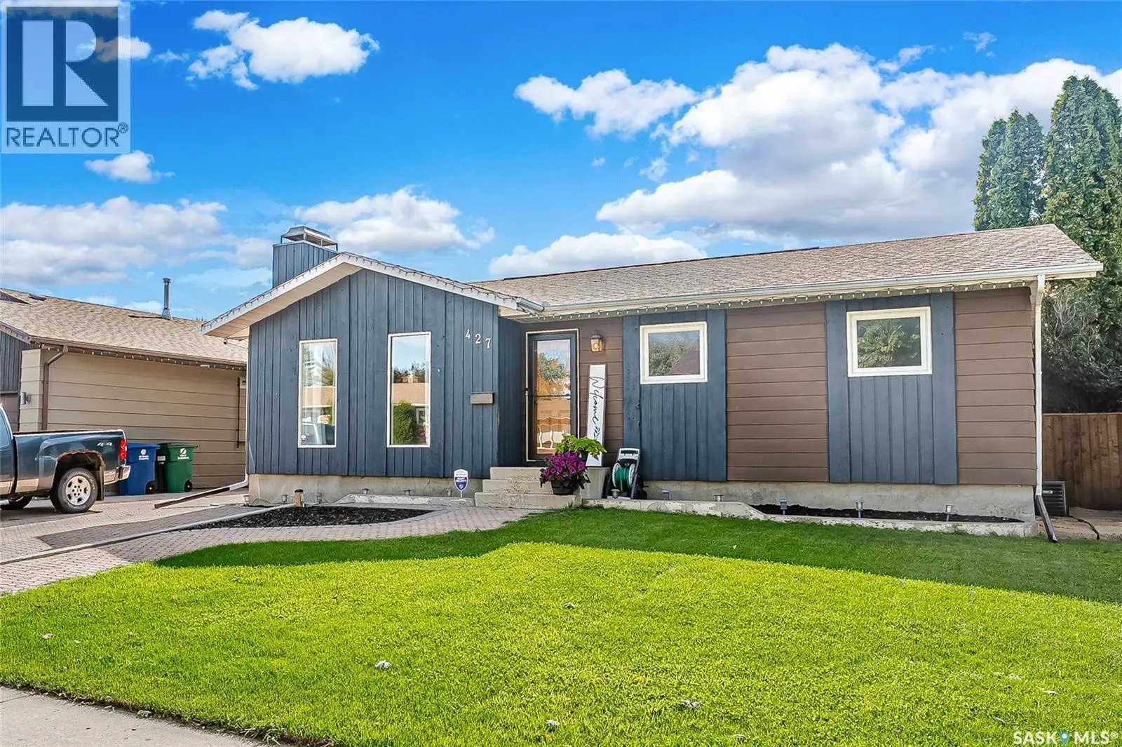 427 Smith CRESCENT