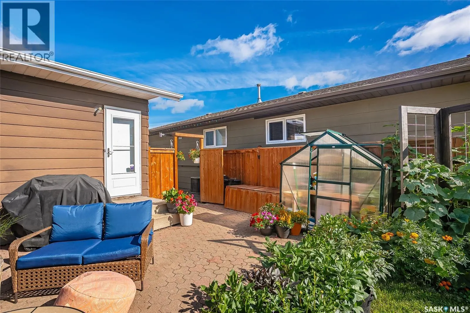 427 Smith CRESCENT