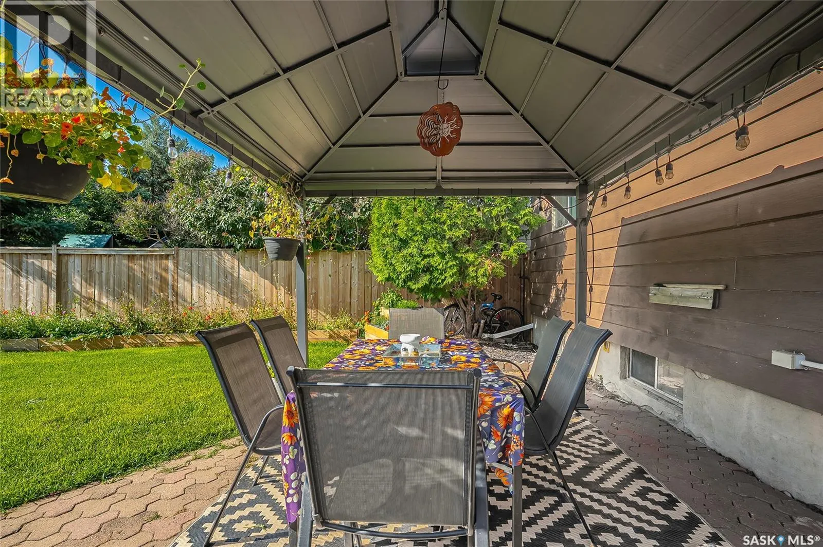 427 Smith CRESCENT