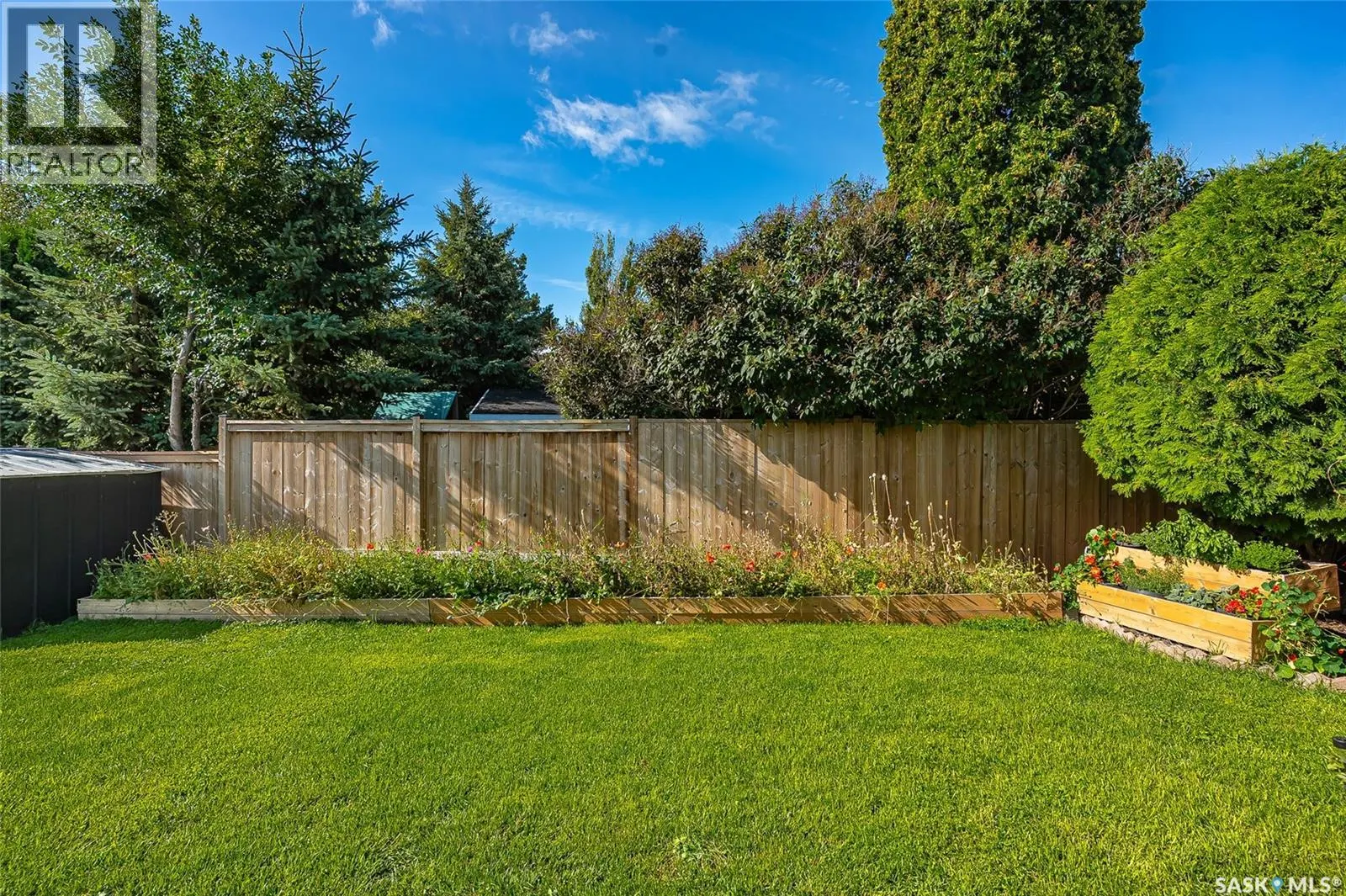 427 Smith CRESCENT