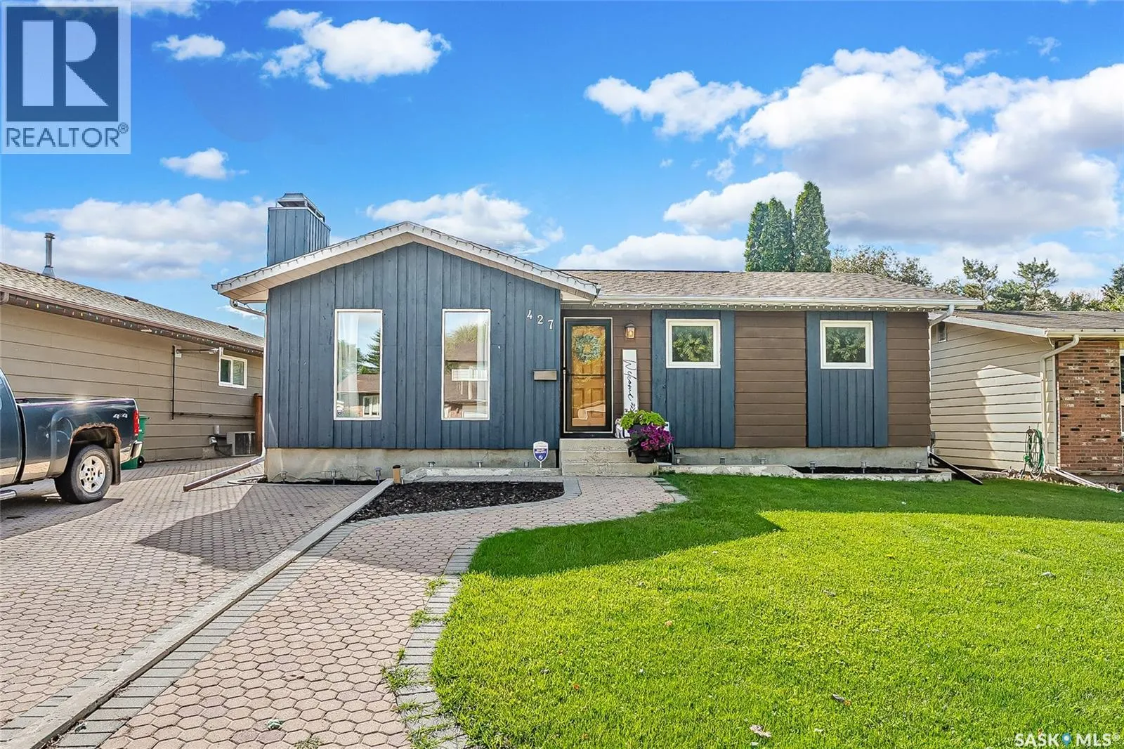 427 Smith CRESCENT