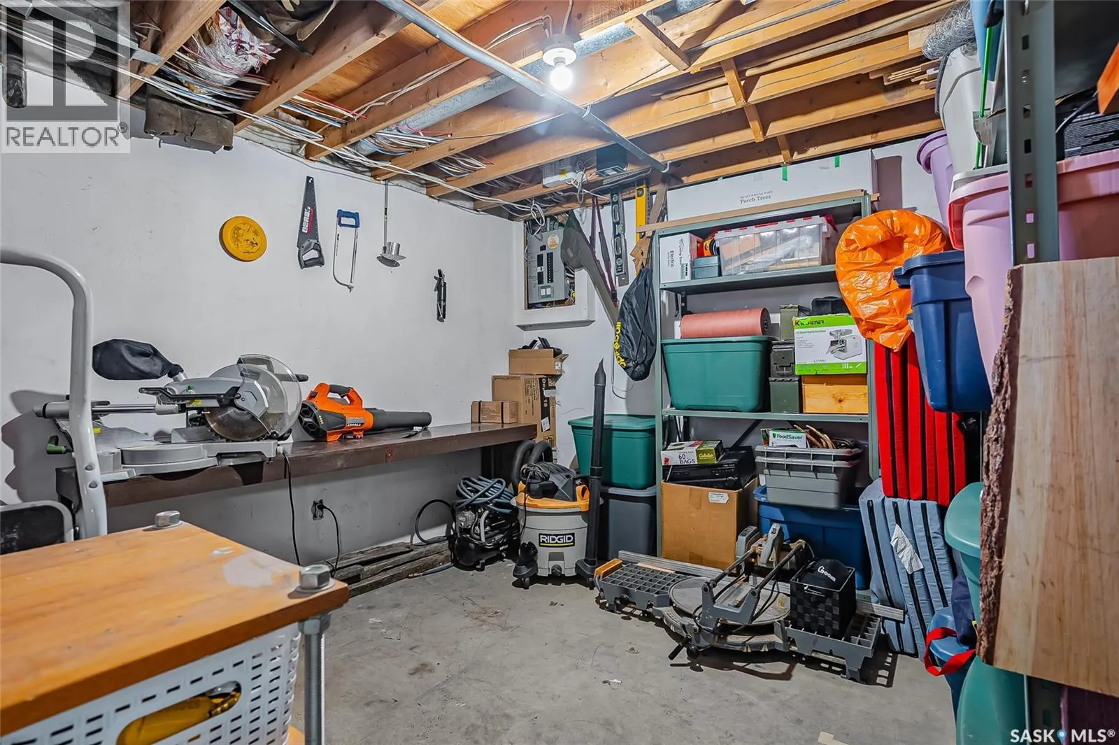 427 Smith CRESCENT