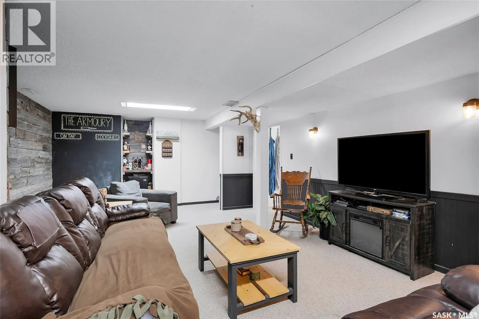 427 Smith CRESCENT