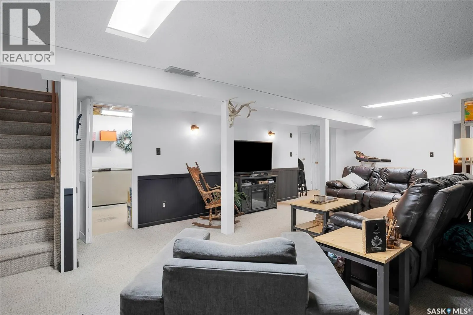 427 Smith CRESCENT