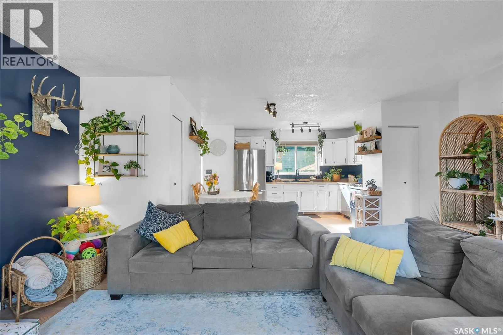 427 Smith CRESCENT