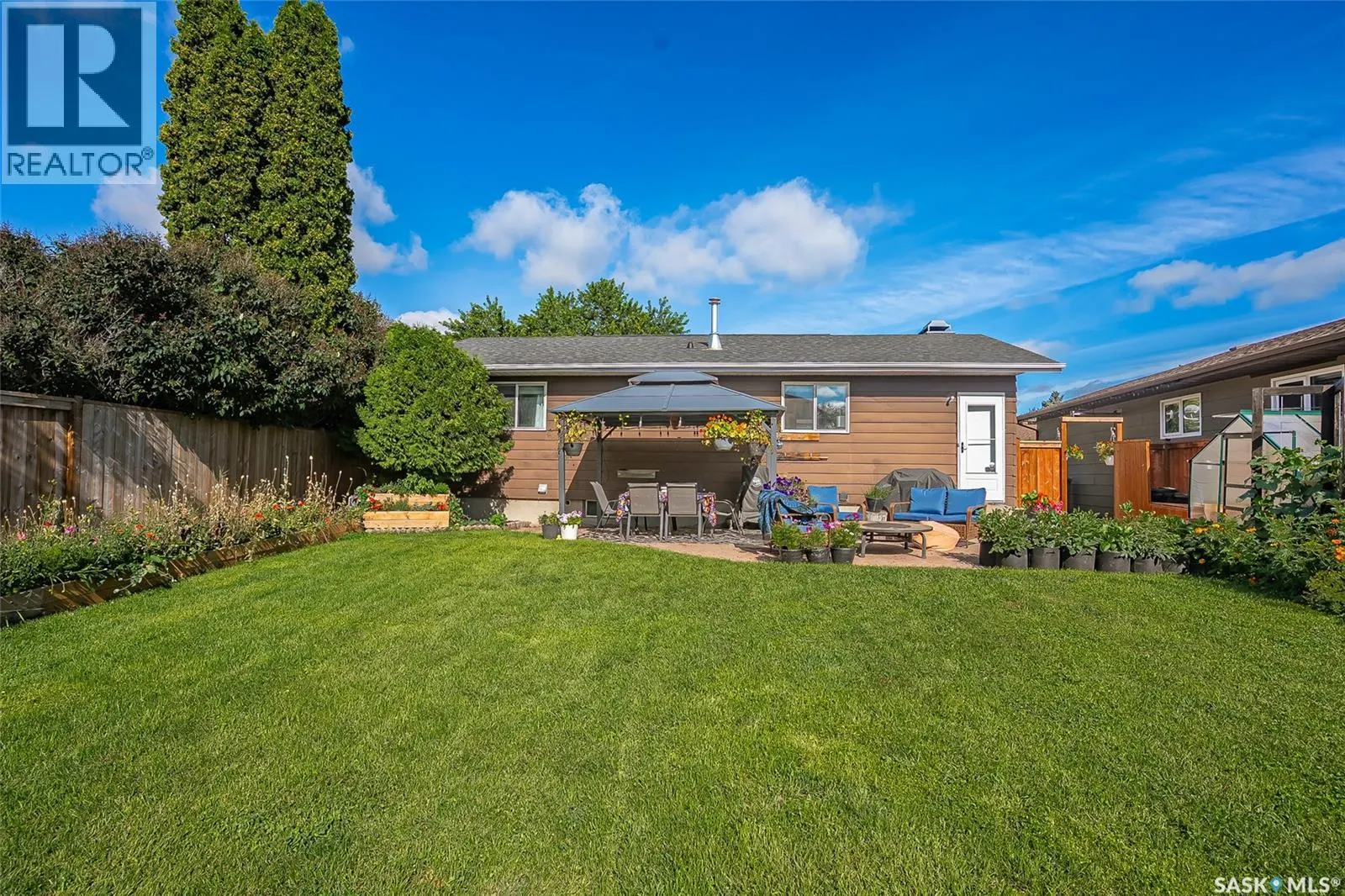427 Smith CRESCENT