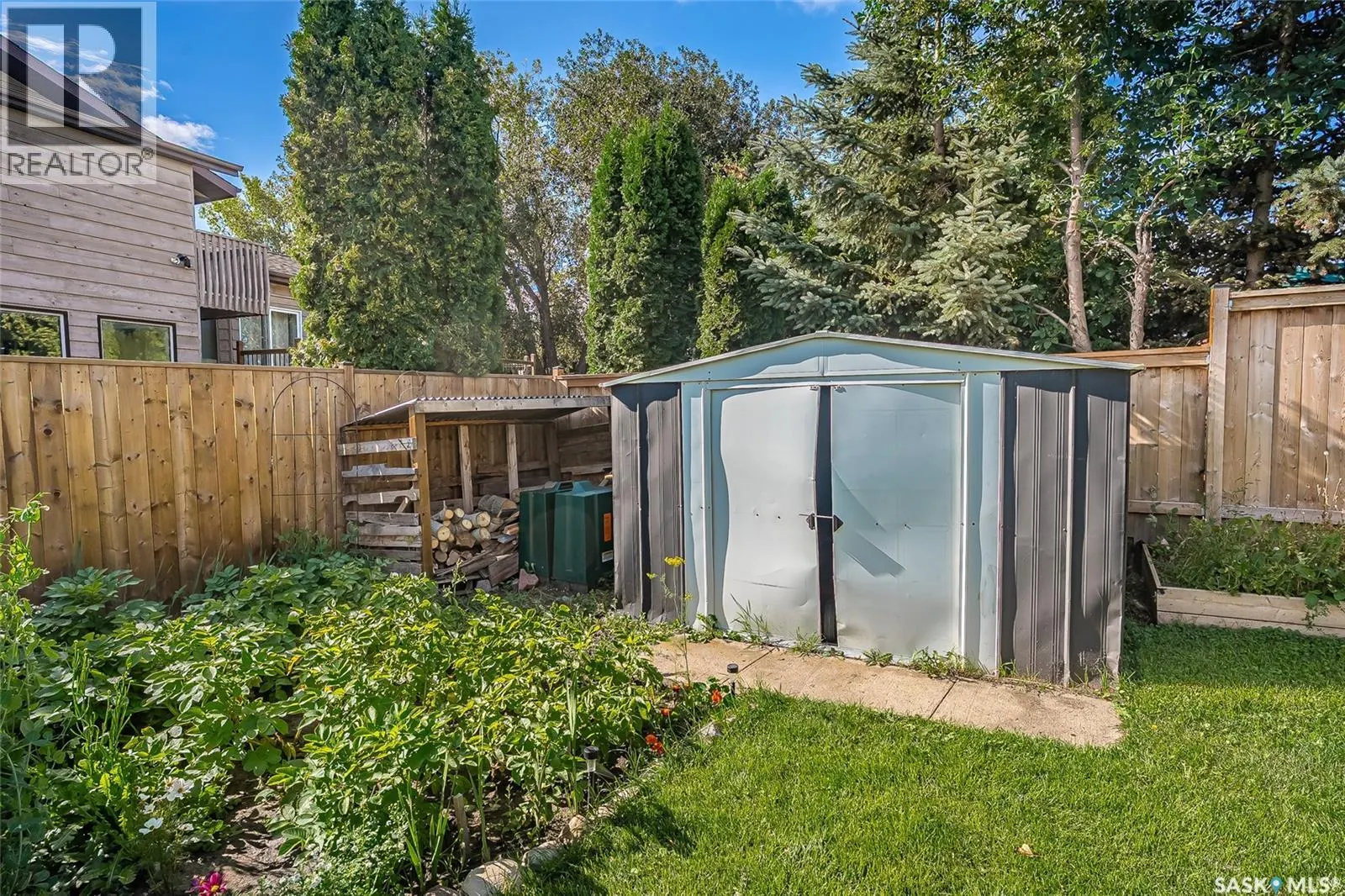 427 Smith CRESCENT
