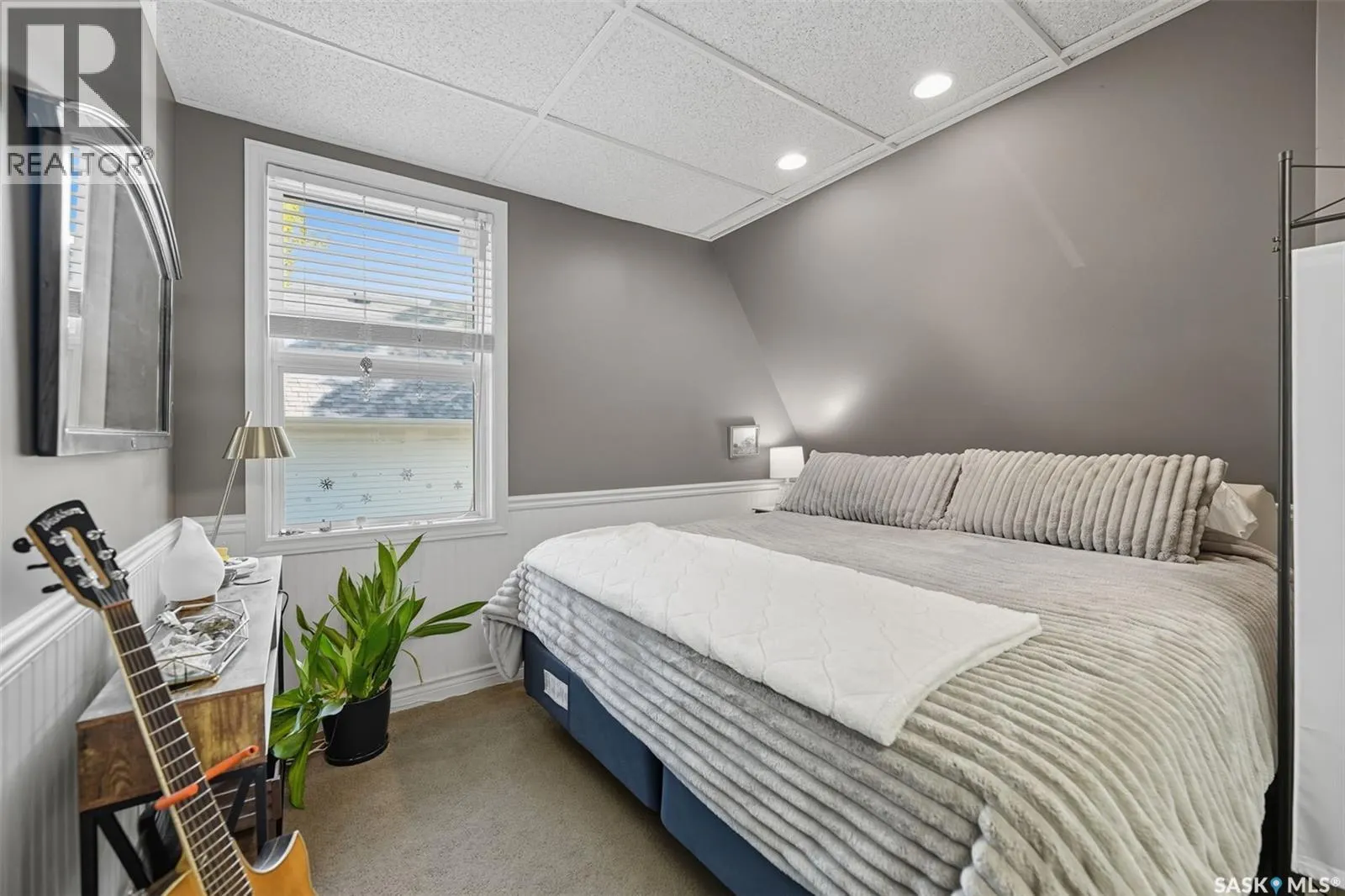 210 29th STREET W