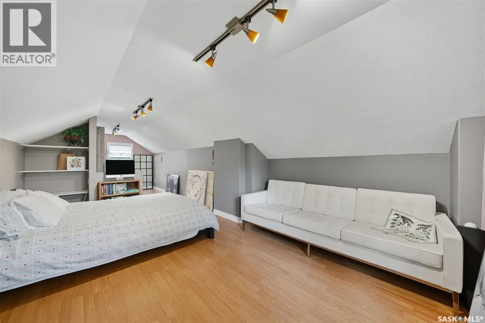 210 29th STREET W