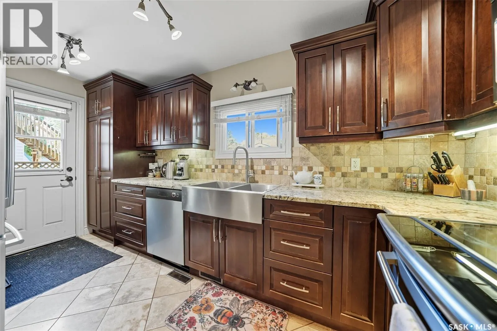 210 29th STREET W