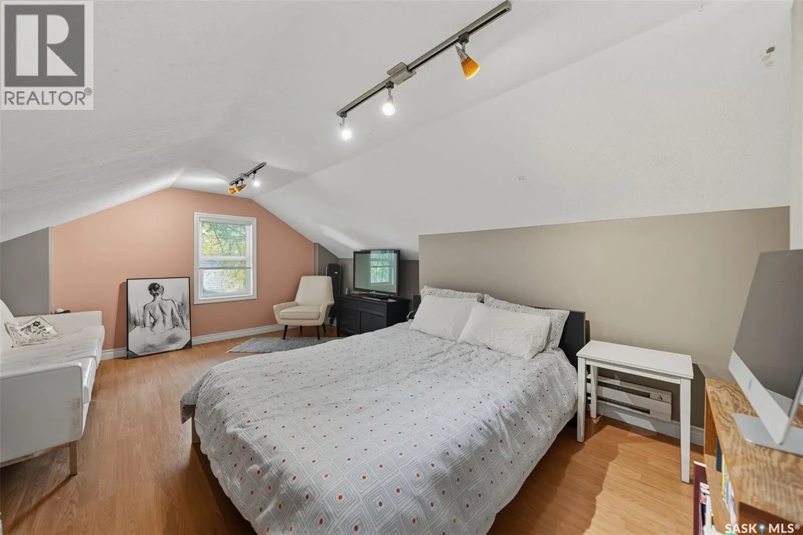 210 29th STREET W