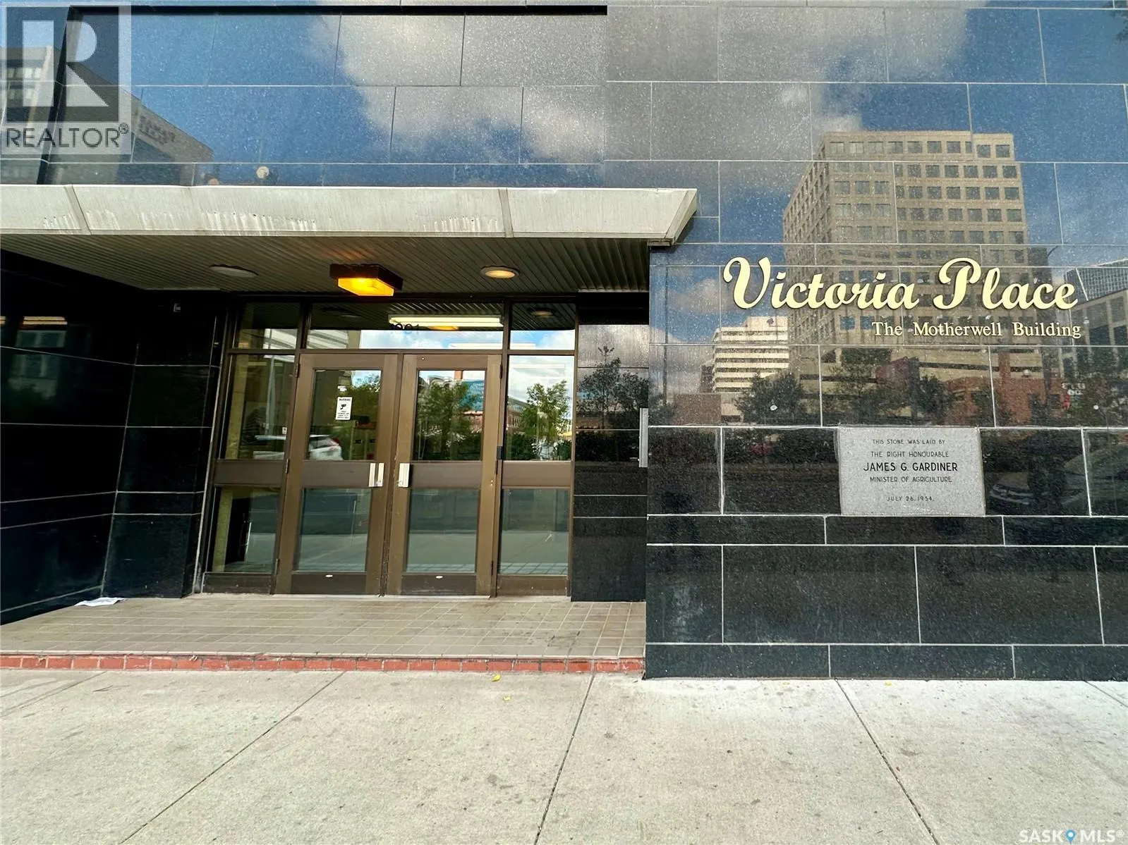 1203 1901 Victoria AVENUE