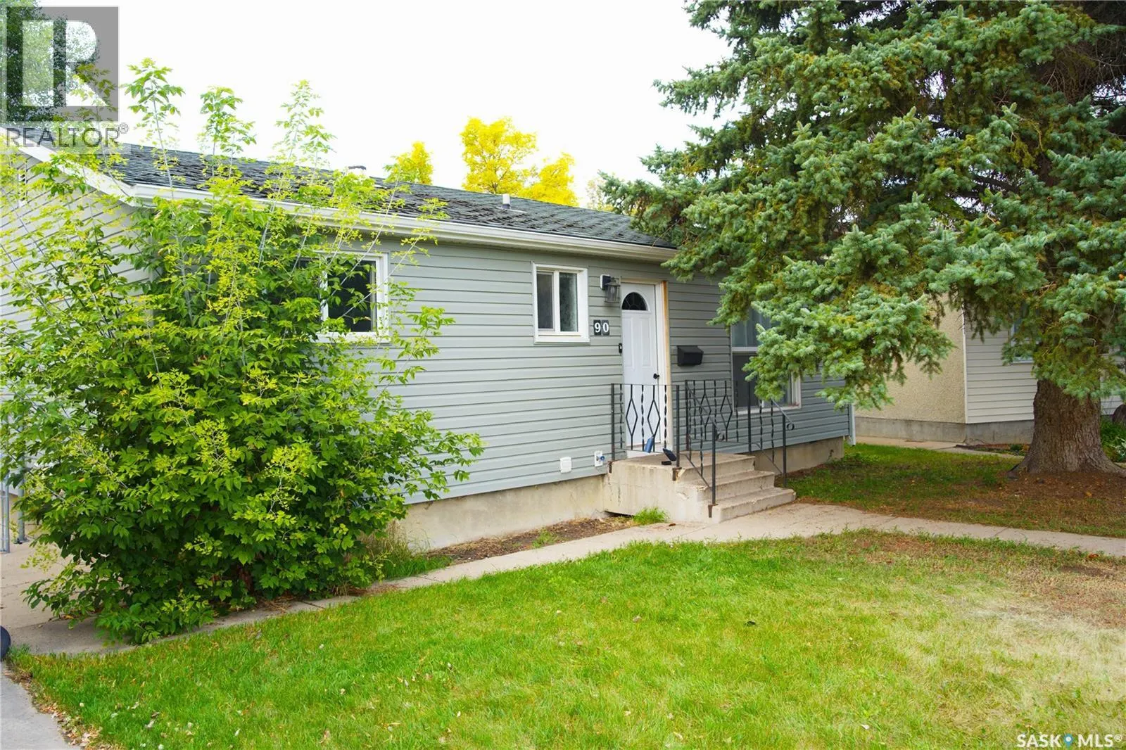 90 Dominion CRESCENT