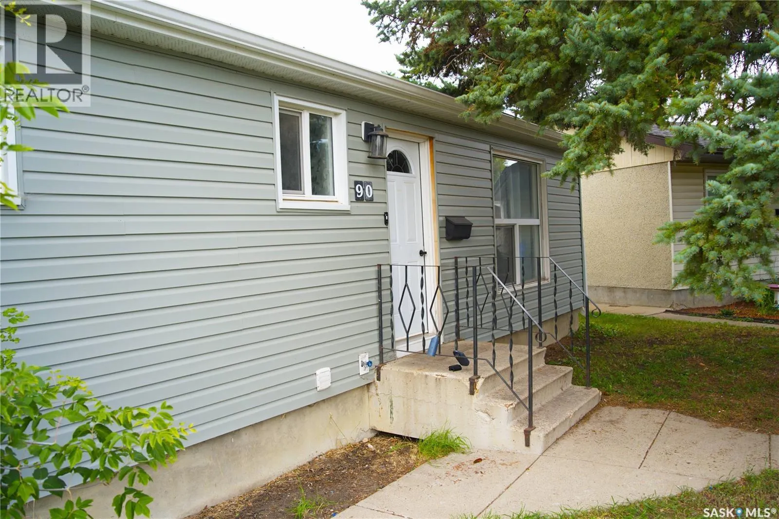 90 Dominion CRESCENT