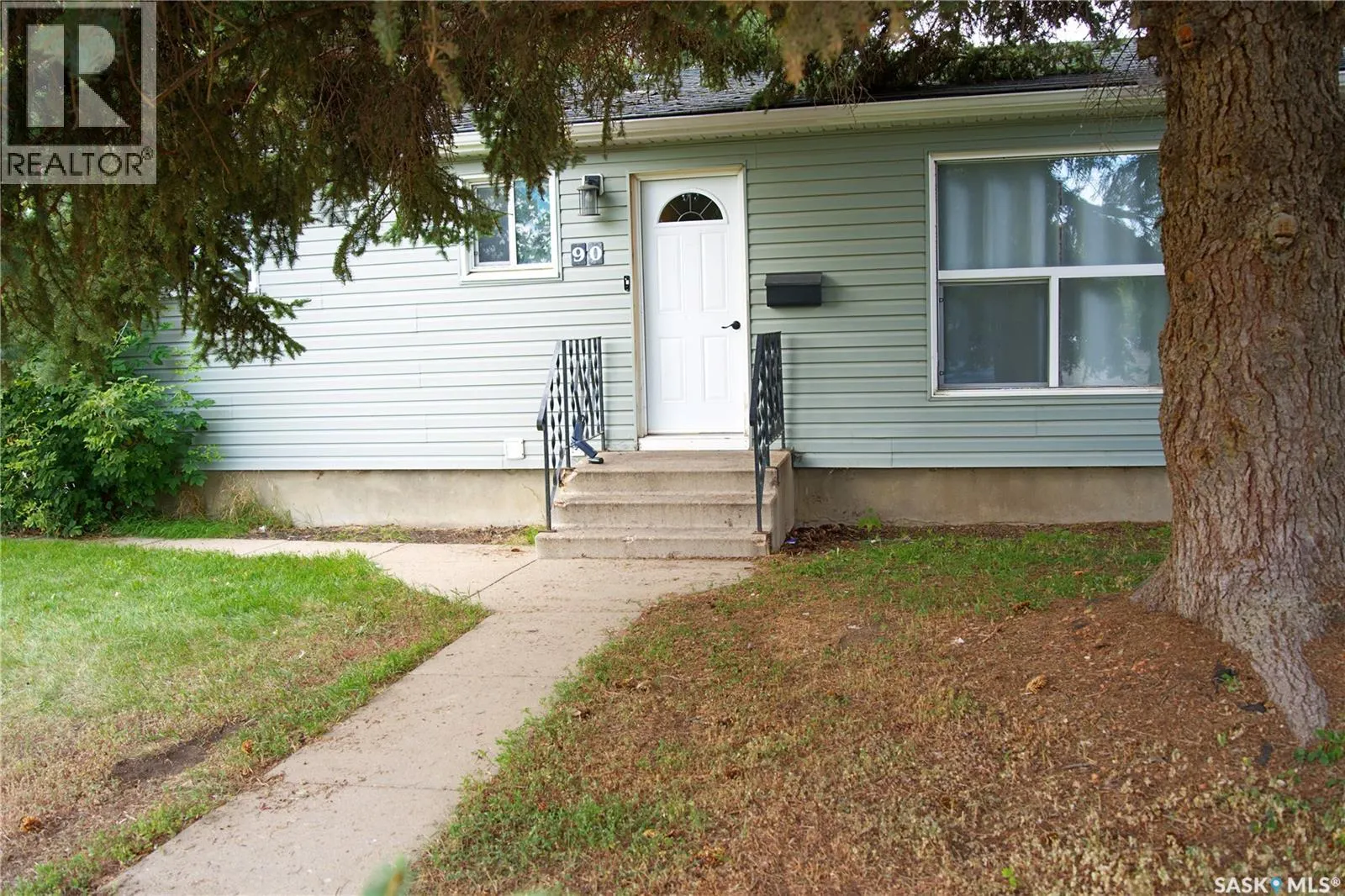 90 Dominion CRESCENT