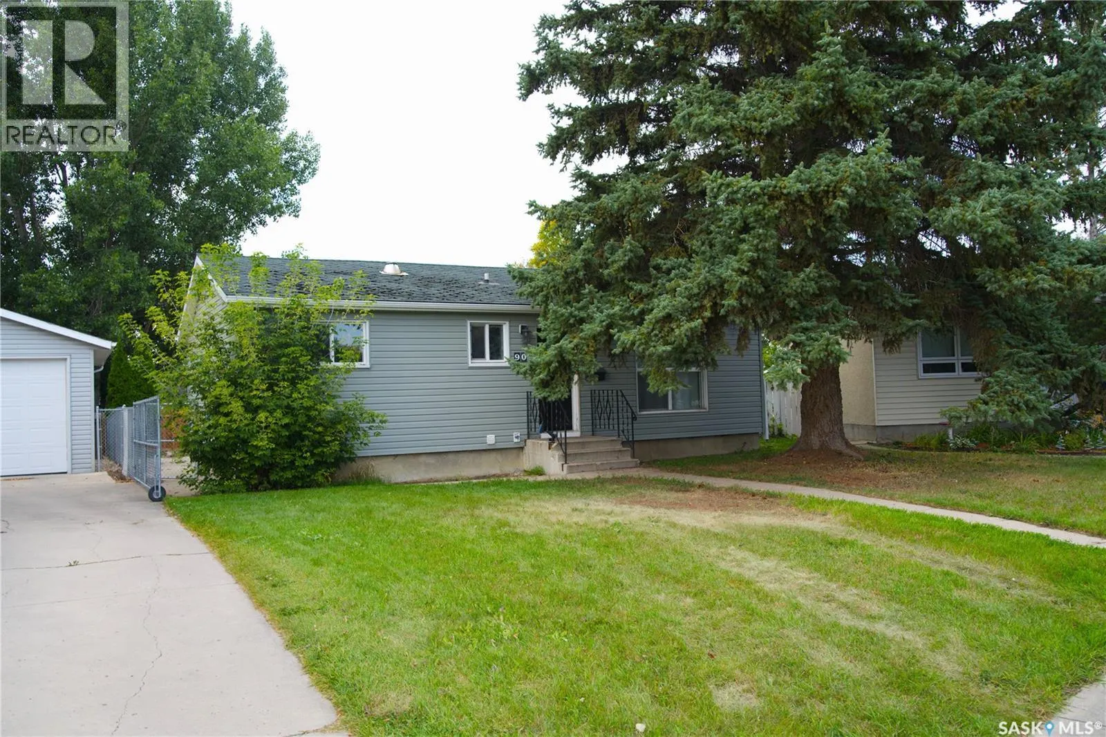 90 Dominion CRESCENT