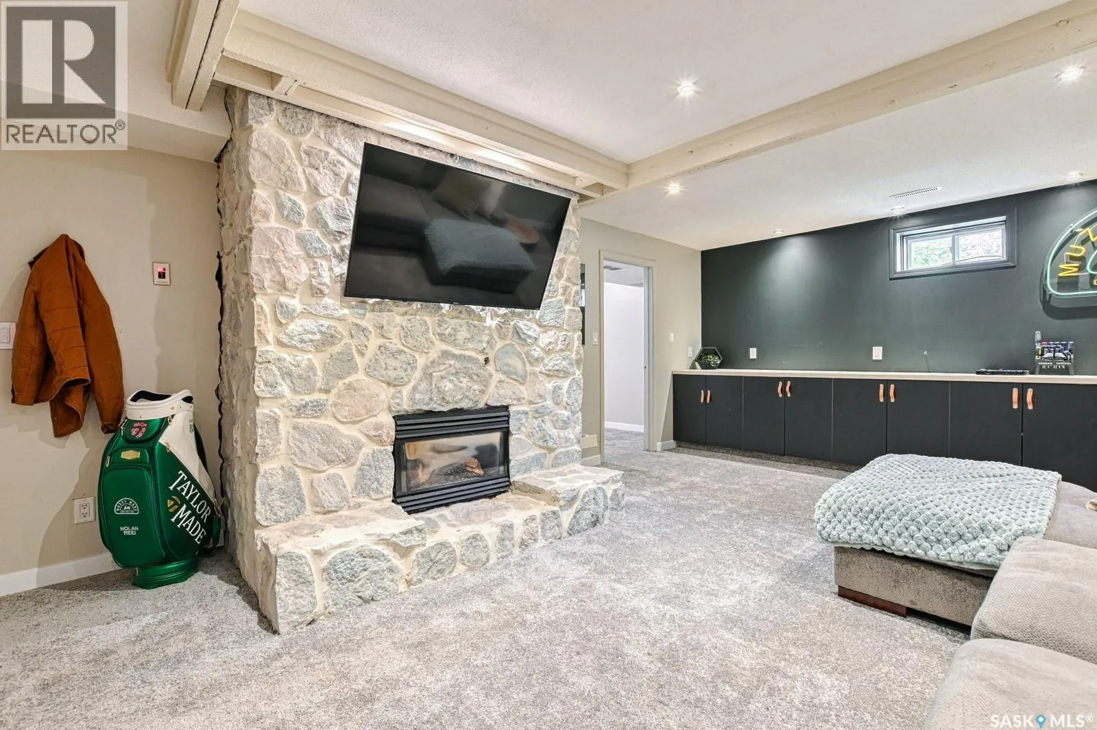 70 Peter AVENUE
