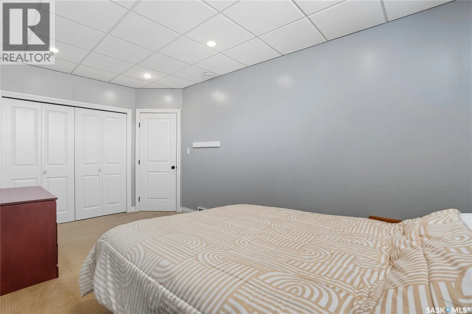 100 Cedar CRESCENT