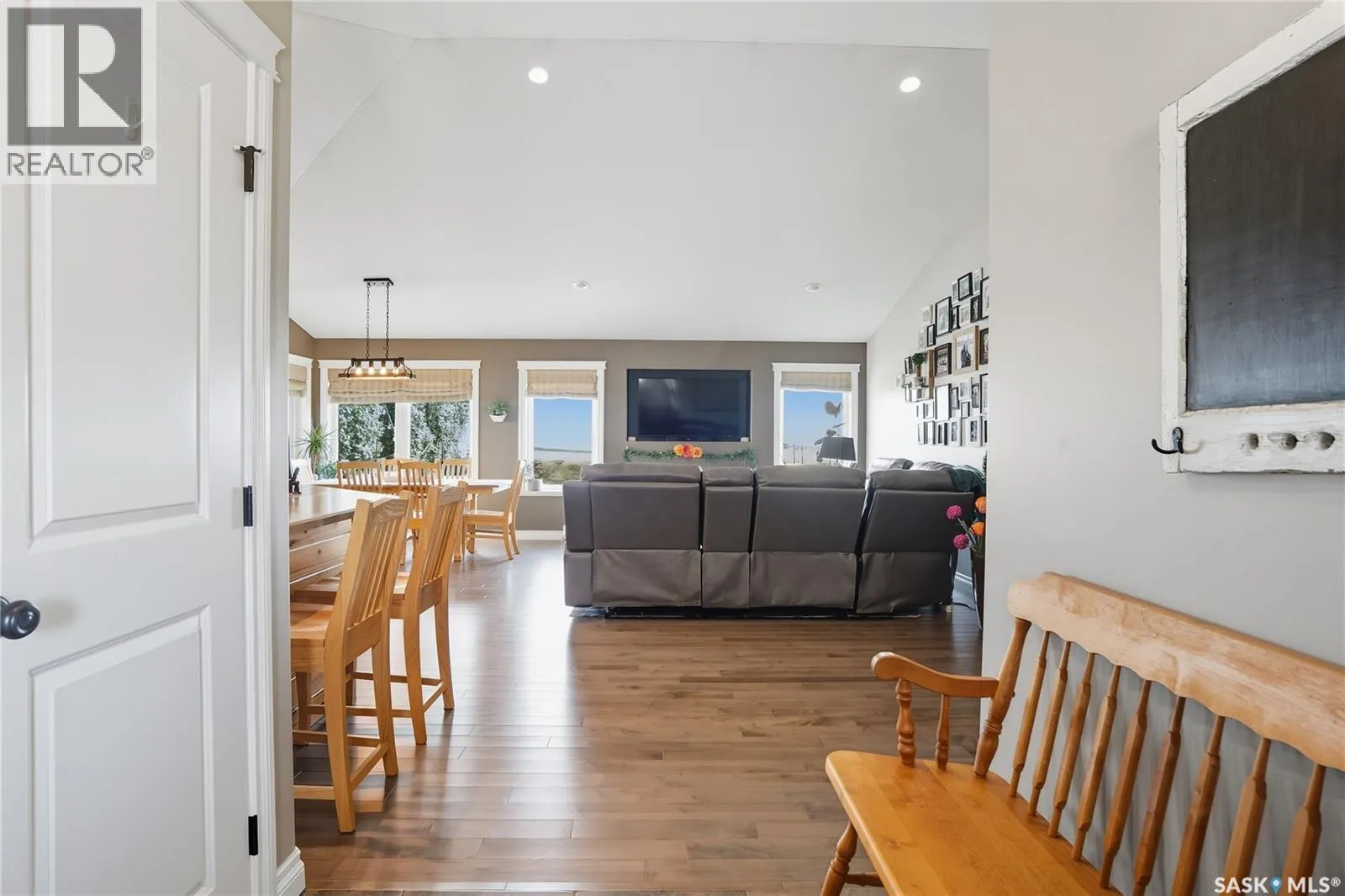 100 Cedar CRESCENT