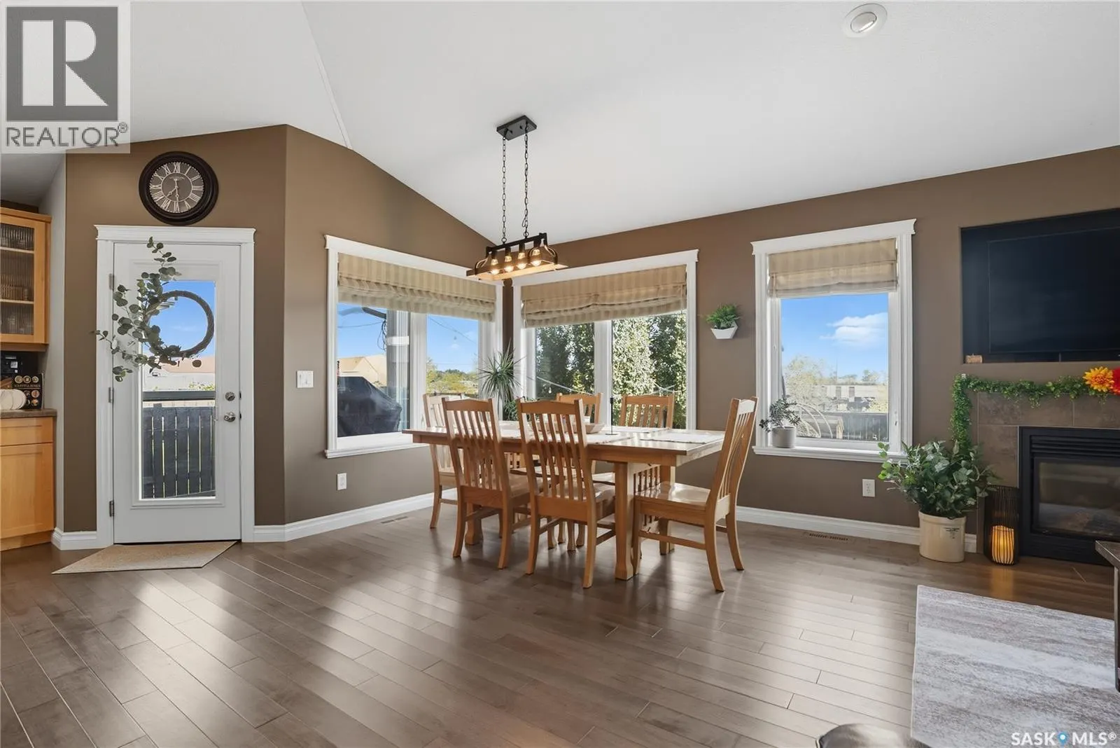 100 Cedar CRESCENT