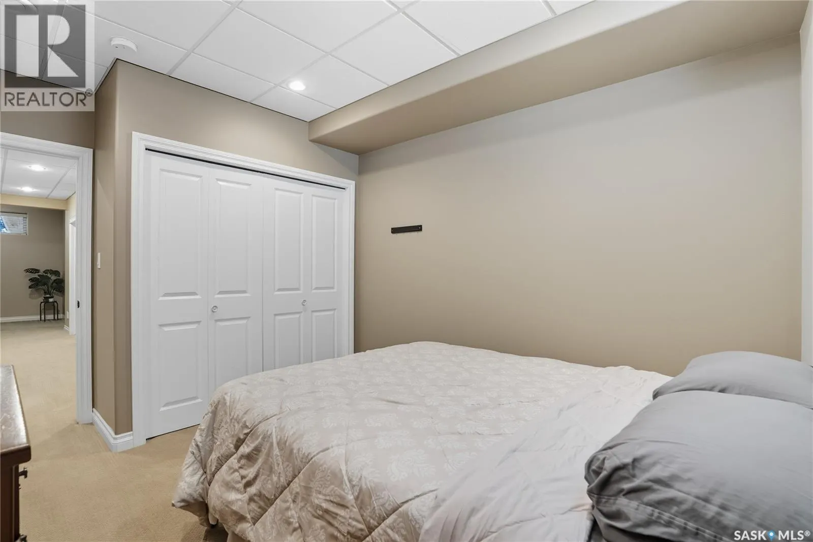 100 Cedar CRESCENT