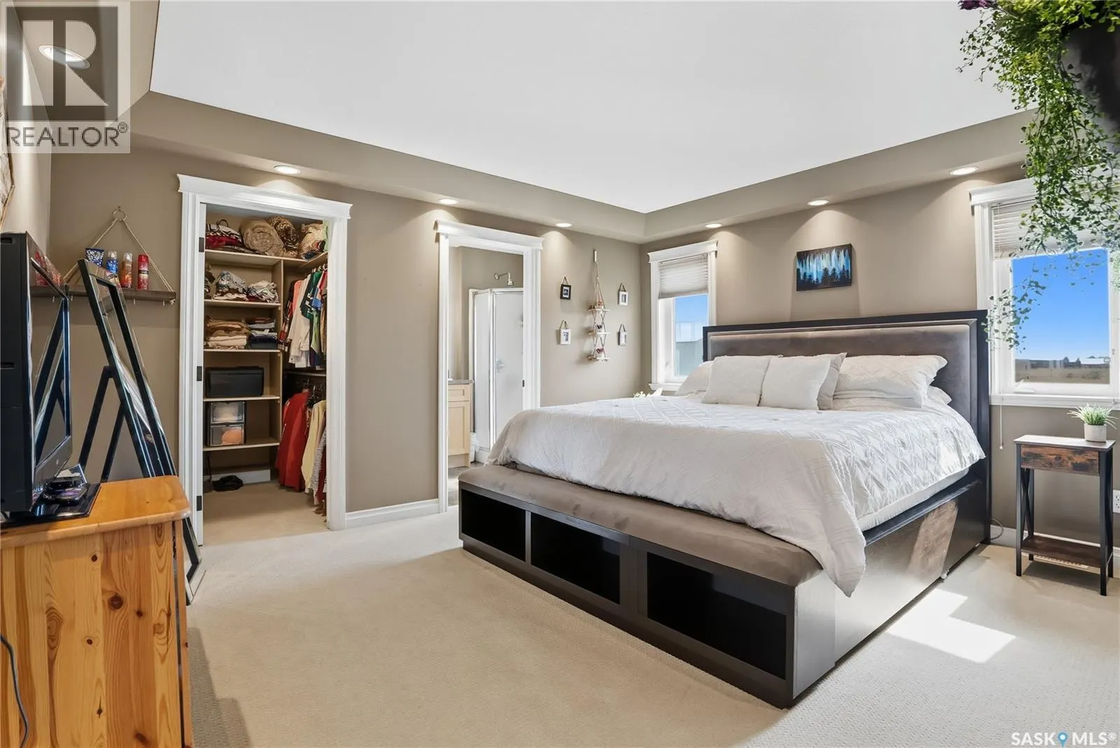 100 Cedar CRESCENT