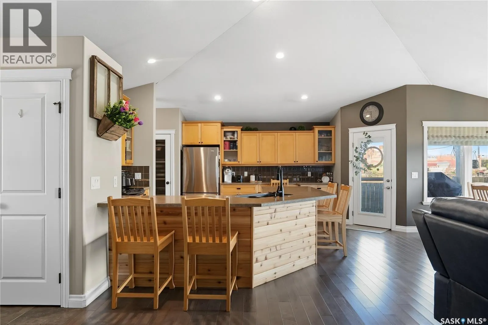 100 Cedar CRESCENT