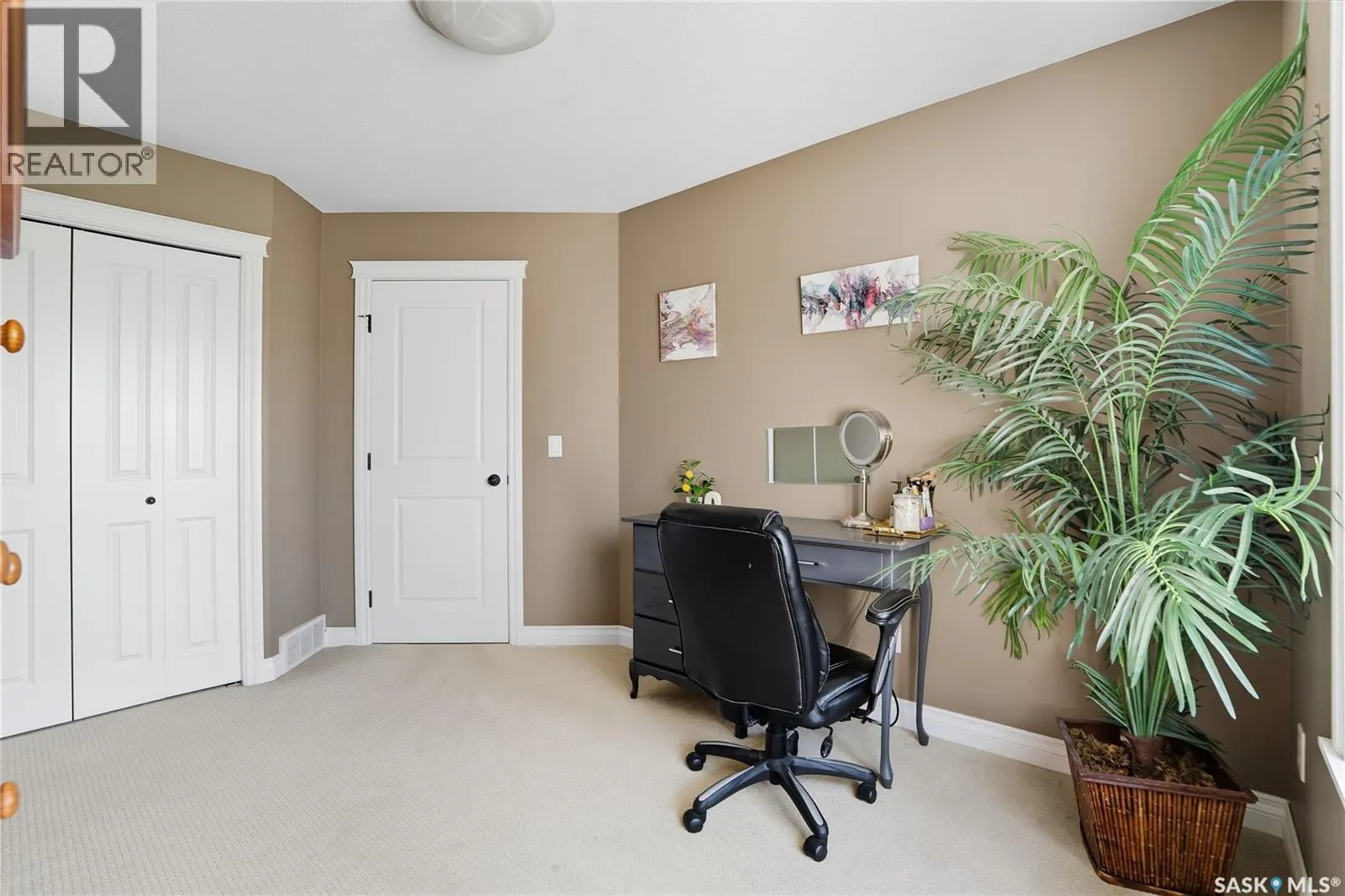 100 Cedar CRESCENT