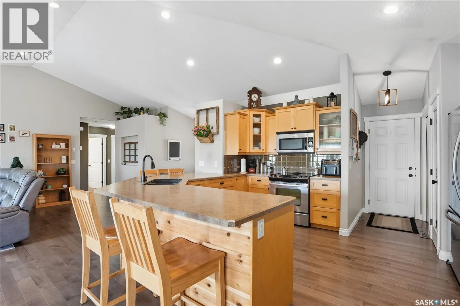 100 Cedar CRESCENT
