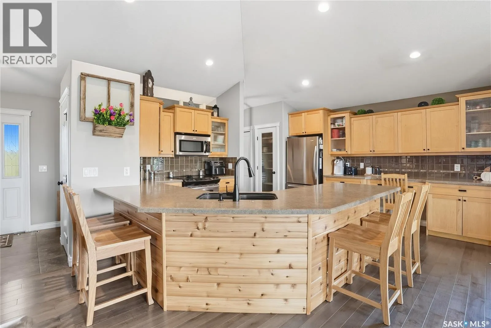 100 Cedar CRESCENT