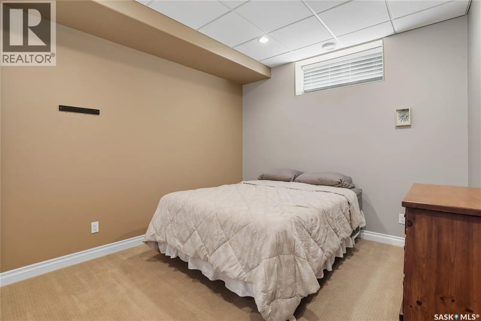 100 Cedar CRESCENT