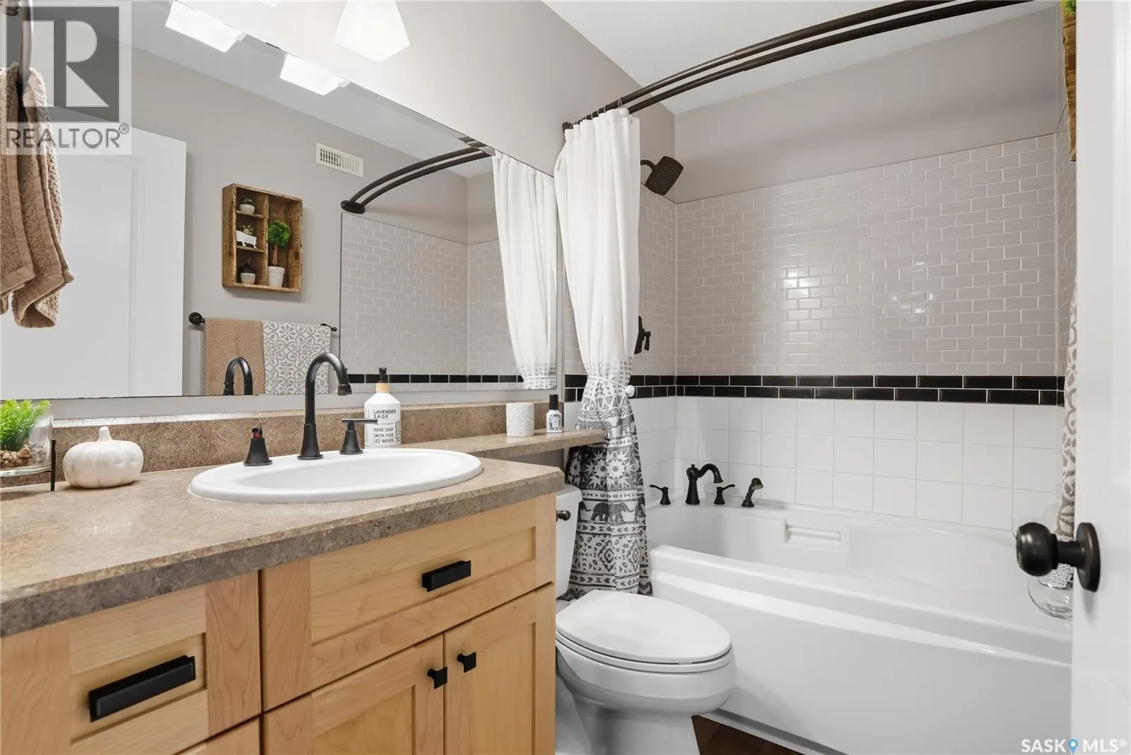 100 Cedar CRESCENT