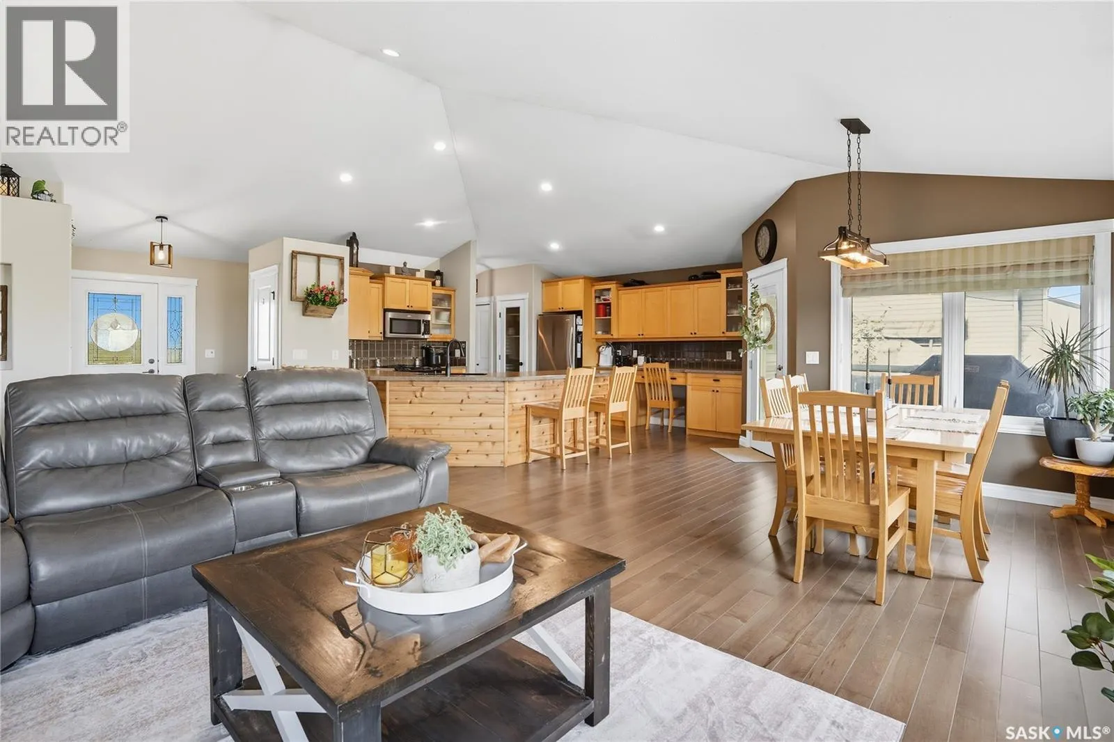 100 Cedar CRESCENT