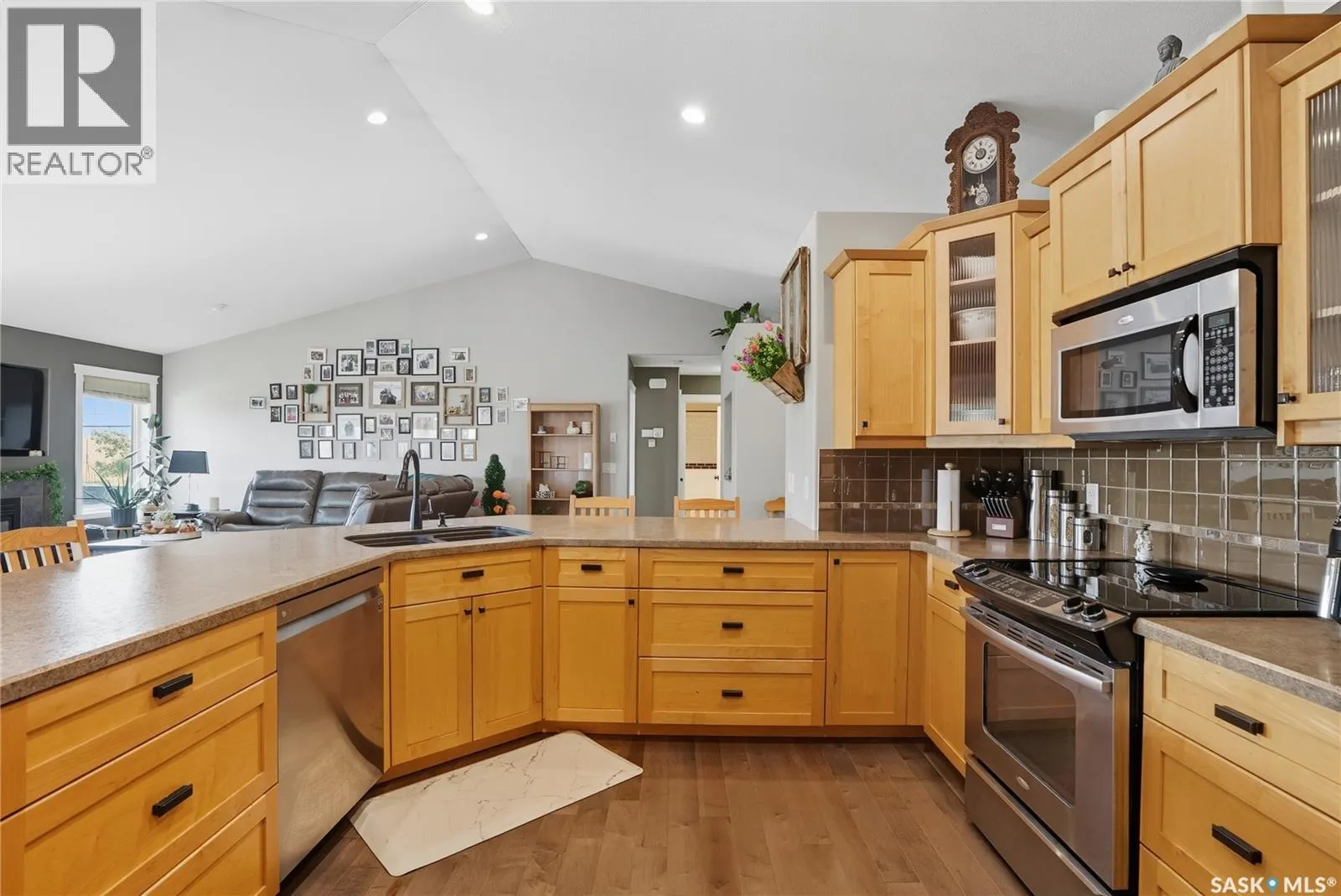 100 Cedar CRESCENT
