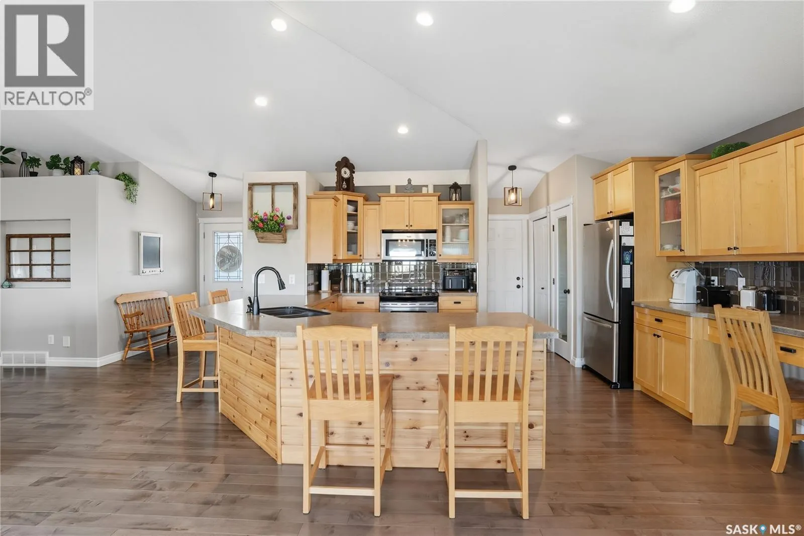 100 Cedar CRESCENT