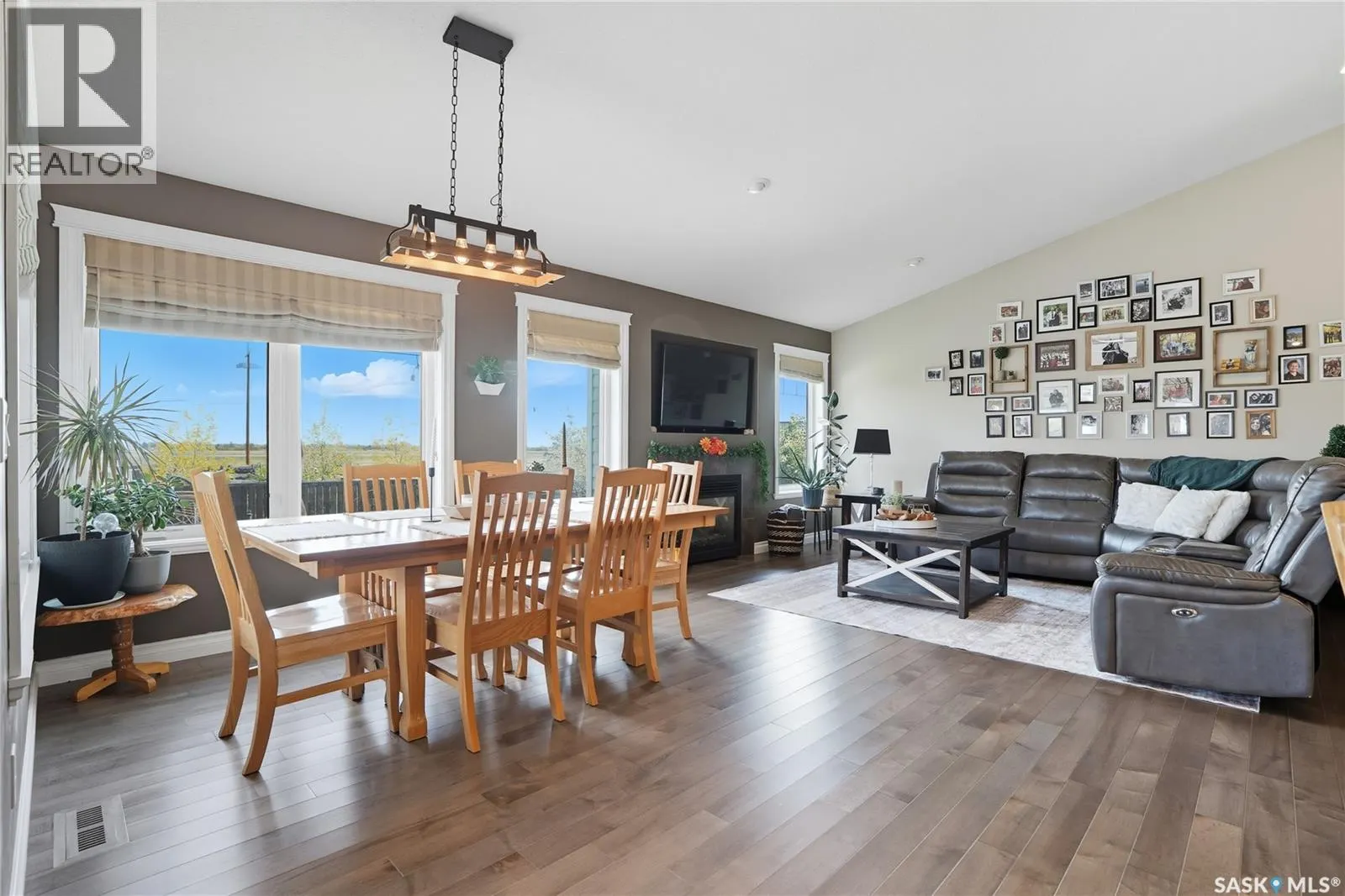 100 Cedar CRESCENT