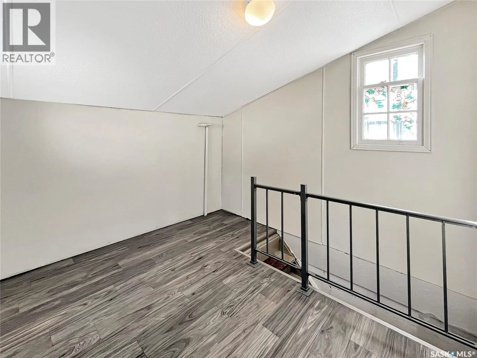 755 4th STREET E