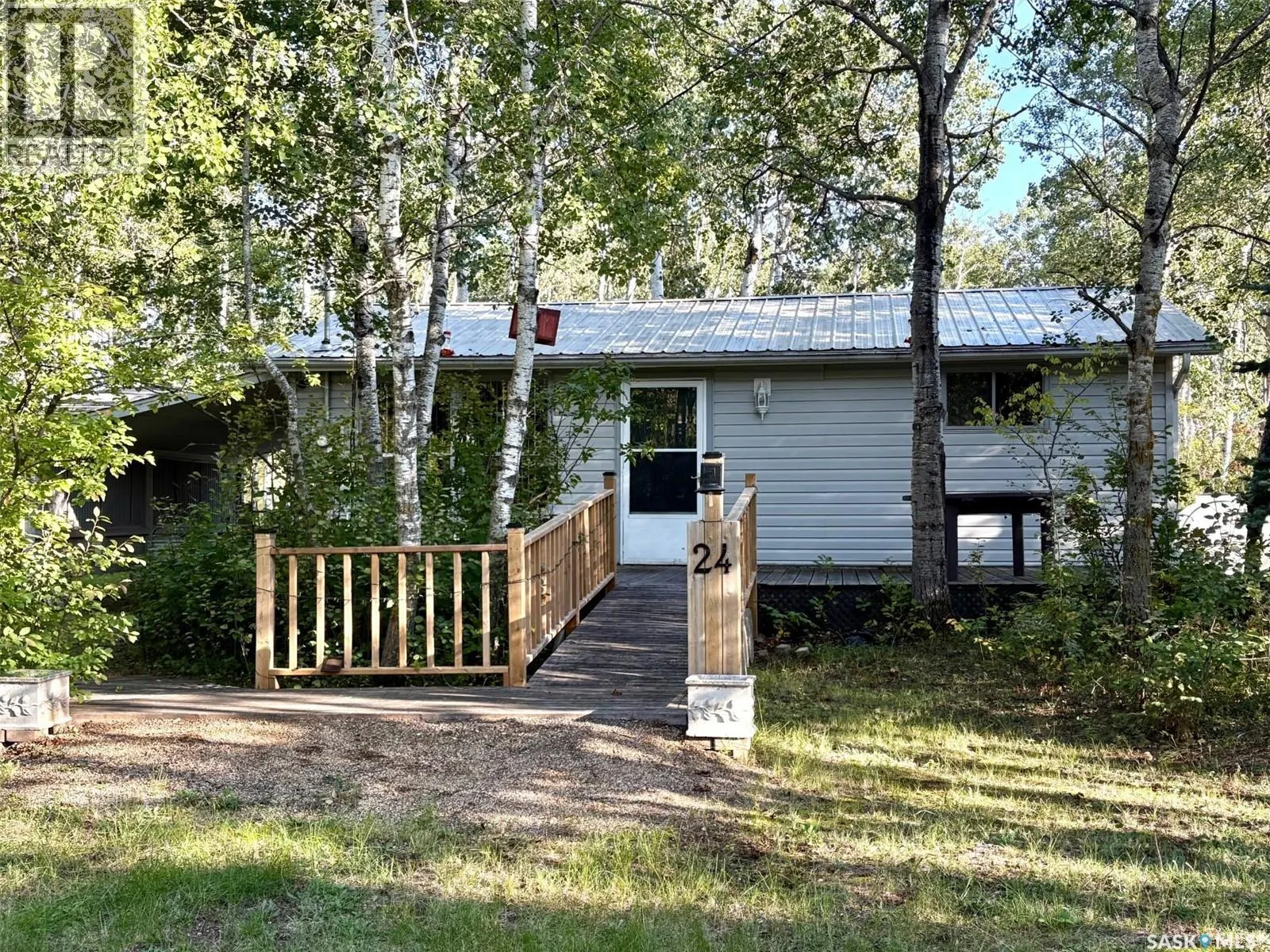 24 Willow CRESCENT