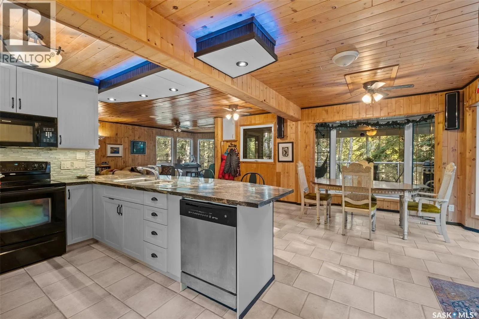 100 Nesslin Lake ROAD