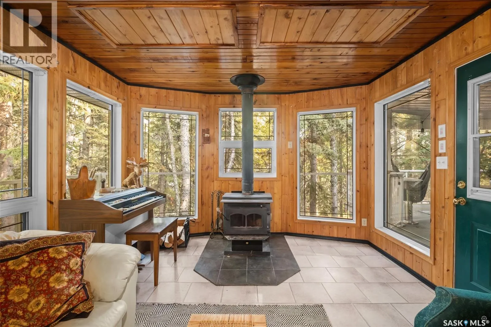100 Nesslin Lake ROAD