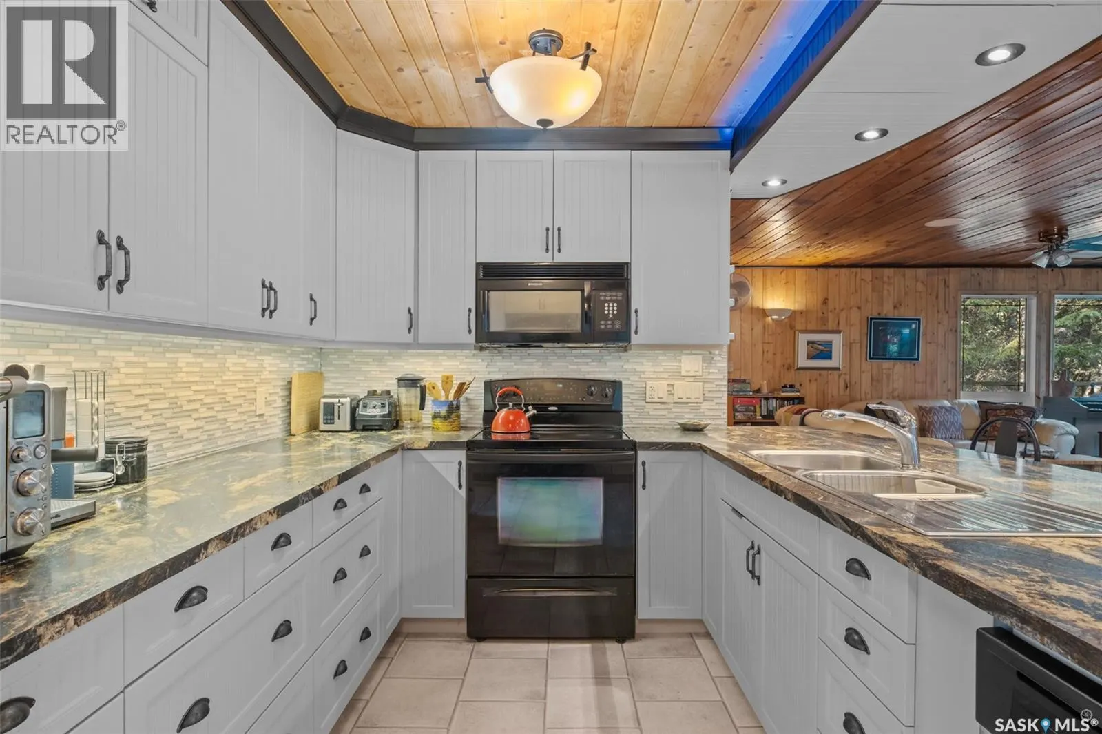 100 Nesslin Lake ROAD