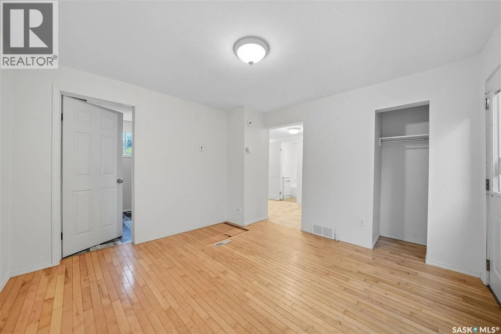 838 K AVENUE N