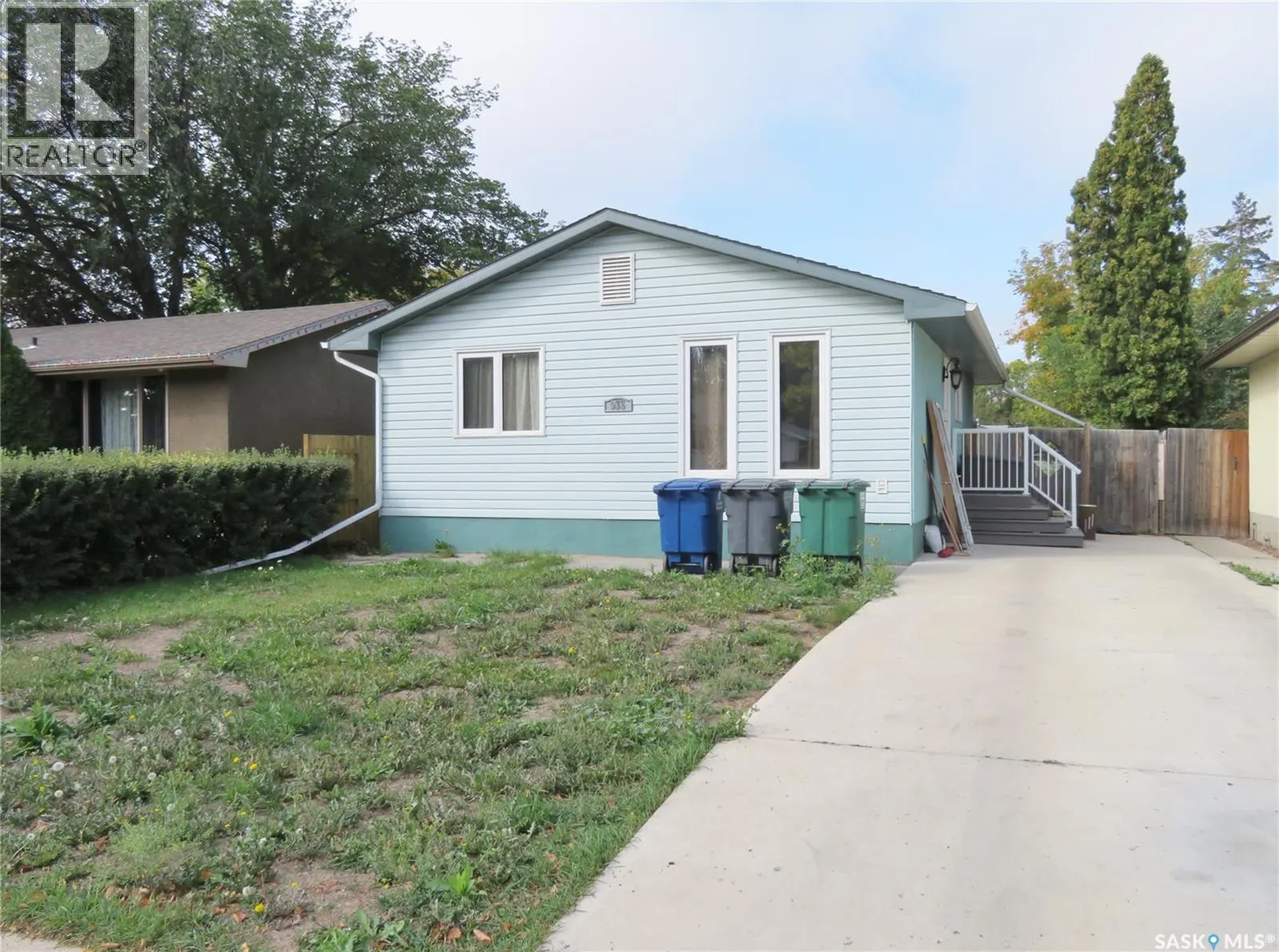 933 Macklem DRIVE