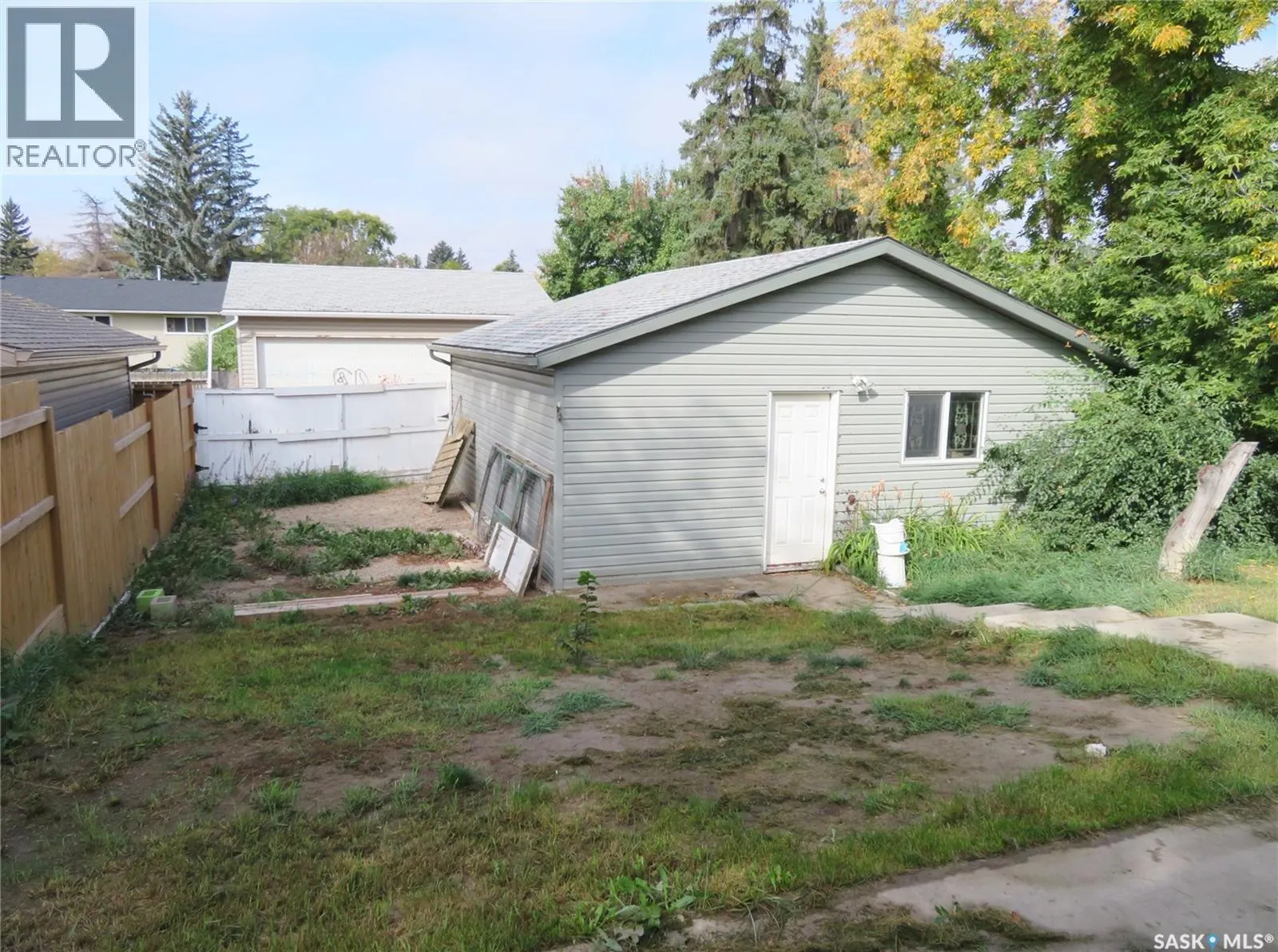 933 Macklem DRIVE
