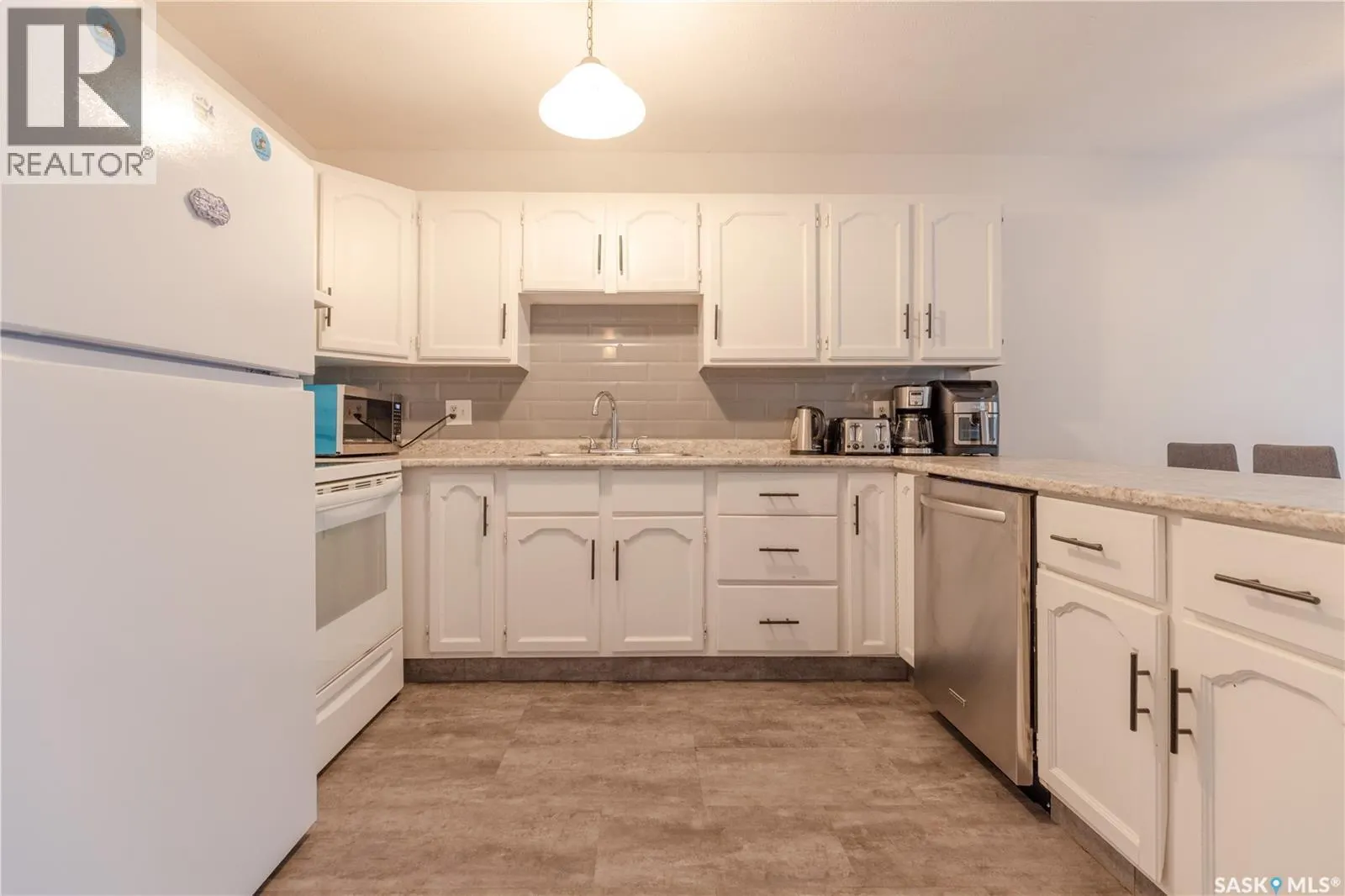 220-222 V AVENUE N
