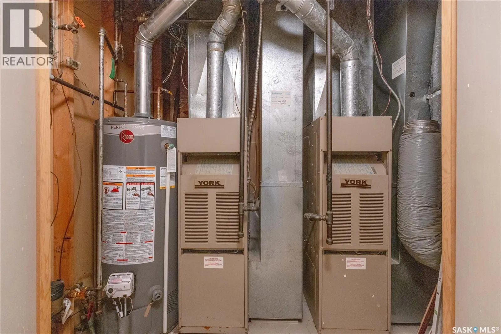 220-222 V AVENUE N