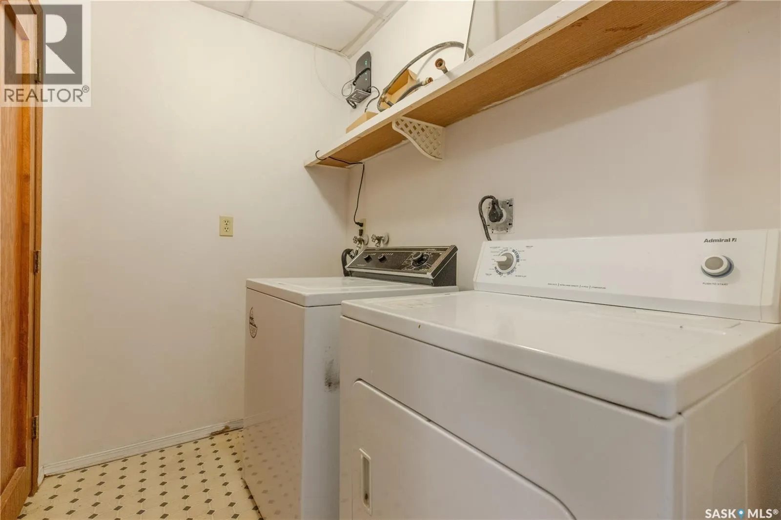 220-222 V AVENUE N